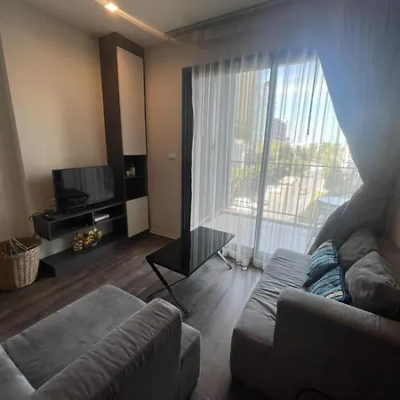 Apartment 2 Bed Room, Large Living @ *
