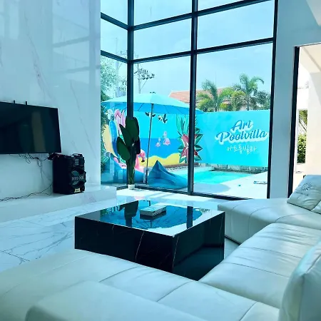 芭提雅市中心泳池别墅 Villa Pattaya