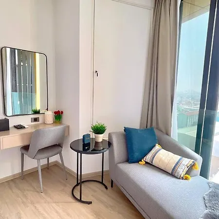 Edge Luxury Ocean View Apartment *
