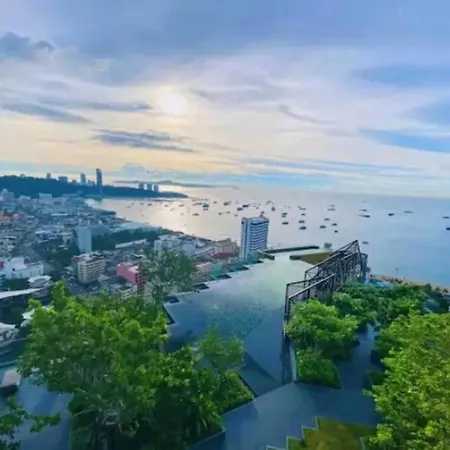Edge Luxury Ocean View Apartment