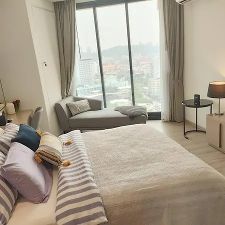 Edge Luxury Ocean View Apartment