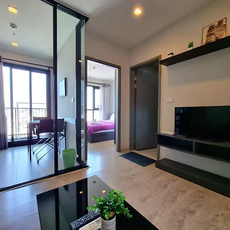 Apartment The Base Center Of Rooftop Swimming Pool *