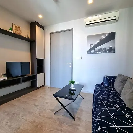 Apartment The Base Center Of Rooftop Swimming Pool *