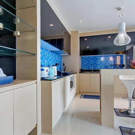 อพาร์ทเม้น Pattaya Jomtien Apartments L Guest Friendly L Waterpark Gym Sauna Jacuzzi *