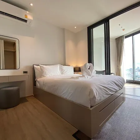 อพาร์ทเม้น The Edge X Monthstayz Thailand *