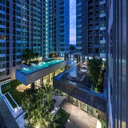 Apartment 【the Base】无边泳池/健身房/近海滩/中文房东/行程规划