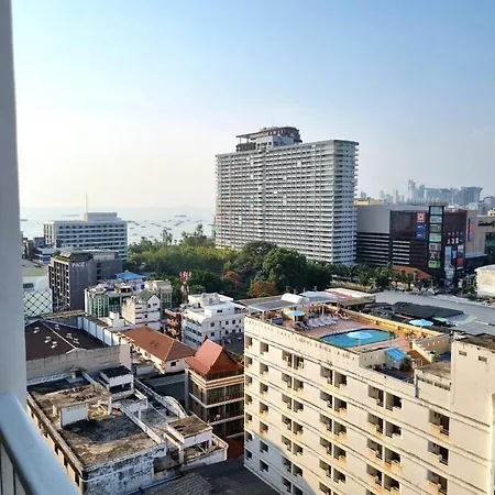 Apartment The Base Center Of Rooftop Swimming Pool Pattaya