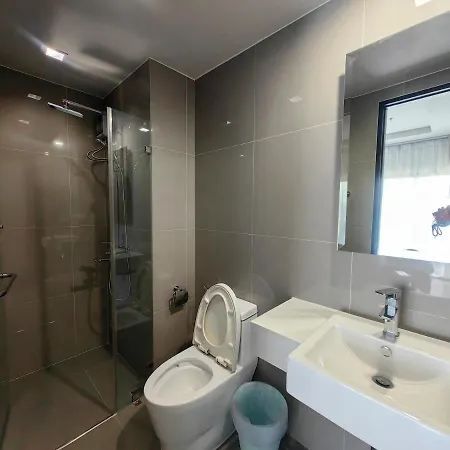 Posh Economy Suite904