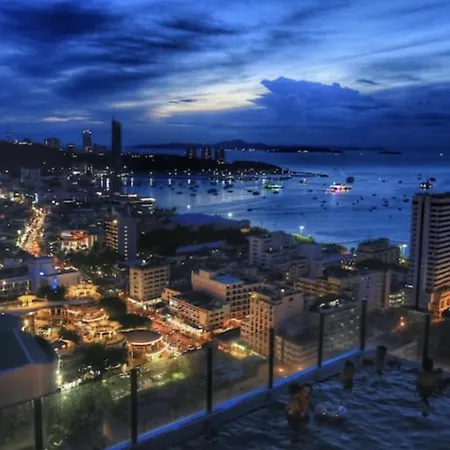 อพาร์ตโฮเทล The Base By Wwc Pattaya