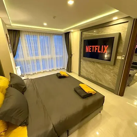 Large Luxury - Centre - Grand Avenue Residences - 501 *