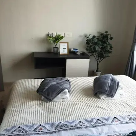 Apartment The Base Long Balcony King-bed With Infinity Pool & Free Netflix