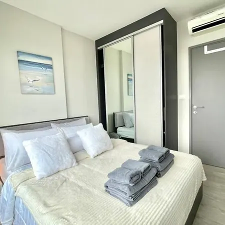 Apartment The Base Long Balcony King-bed With Infinity Pool & Free Netflix Pattaya