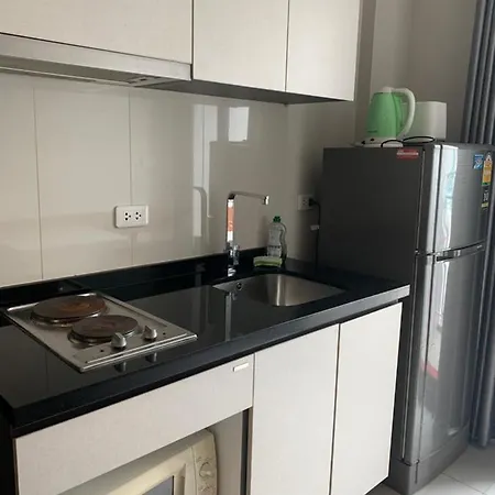 Aparthotel Base *