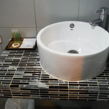 Shooters Guest house 2*