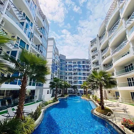 Large Luxury - Centre - Grand Avenue Residences, Pool View - 716 Apartment *