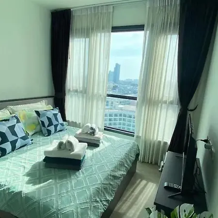 Base King-bed Apartment Pattaya