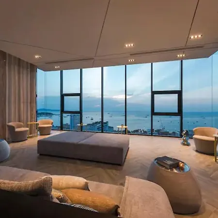 Base King-bed Apartment Pattaya