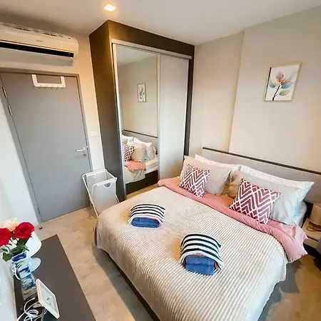 Base Long Balcony King-bed With Infinity Pool อพาร์ทเม้น