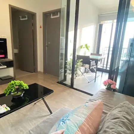 Base Quiet King-bed With Infinity Pool & Free Netflix! * Pattaya