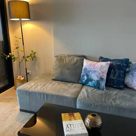 Base Long Balcony King-bed With Infinity Pool Pattaya