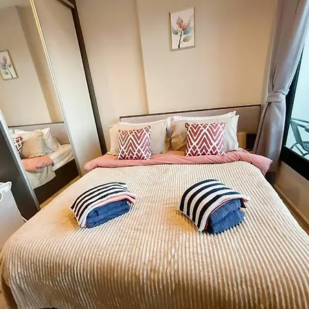 อพาร์ทเม้น Base Long Balcony King-bed With Infinity Pool Pattaya