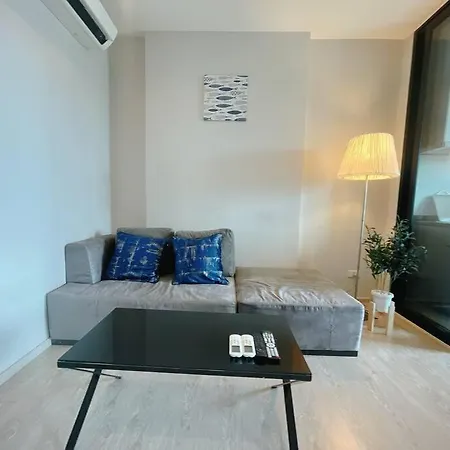 The Base Long Balcony King-bed With Infinity Pool & Free Netflix * Pattaya