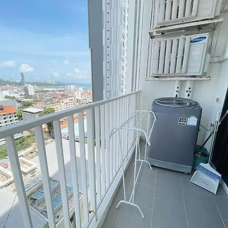 อพาร์ทเม้น Base Long Balcony King-bed With Infinity Pool
