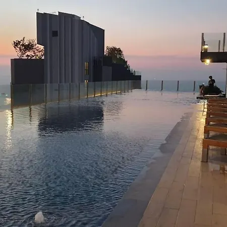 The Base Quiet King-bed With Infinity Pool & Free Netflix Apartment Pattaya
