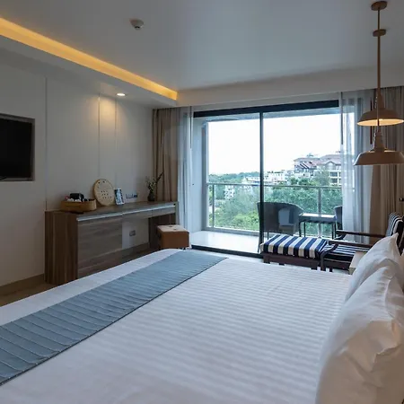 Golden Tulip Beachfront
