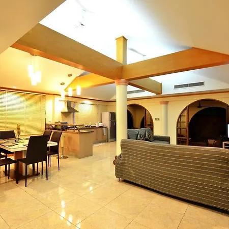 Grand Condo Lotus Pool Villa Near The Beach * Pattaya