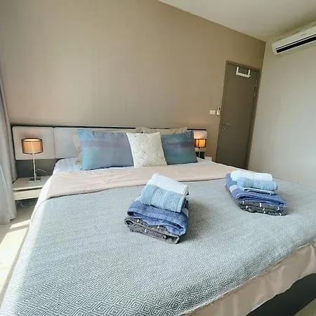 Base Huge 2bed King&queen With Infinity Pool & Free Netflix! Apartment