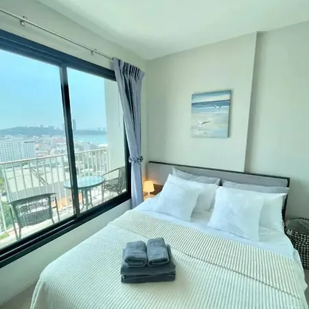 Apartment The Base Long Balcony King-bed With Infinity Pool & Free Netflix *