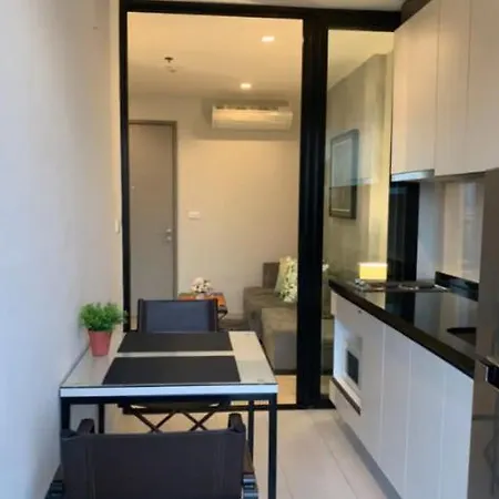 The Base Long Balcony King-bed With Infinity Pool & Free Netflix * Pattaya