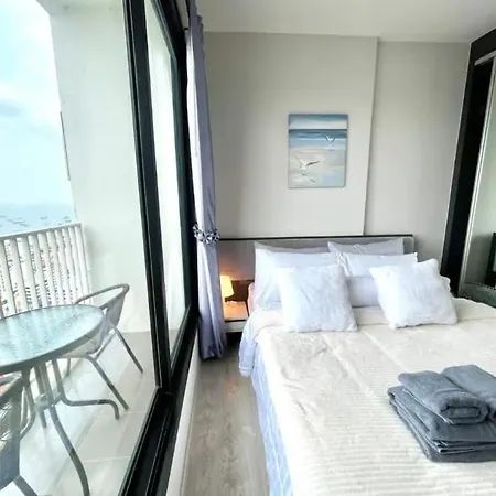 The Base Long Balcony King-bed With Infinity Pool & Free Netflix *