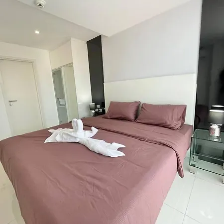 Apartment Bright Corner 1 Bedroom In City Center Pattaya
