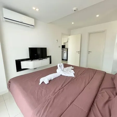 Bright Corner 1 Bedroom In City Center * Pattaya