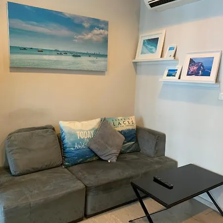 Base Aparthotel *
