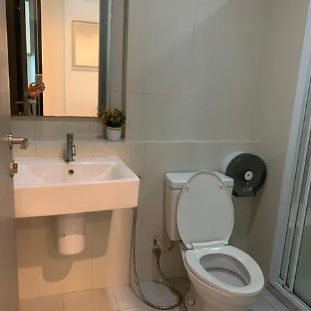 Base Aparthotel