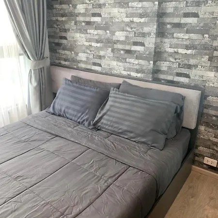 Base Aparthotel *