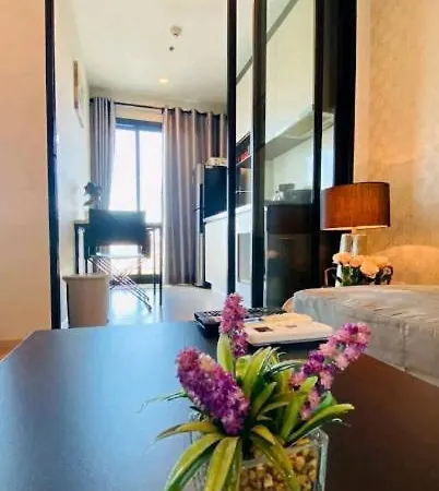 อพาร์ทเม้น Base Long Balcony King-bed With Infinity Pool