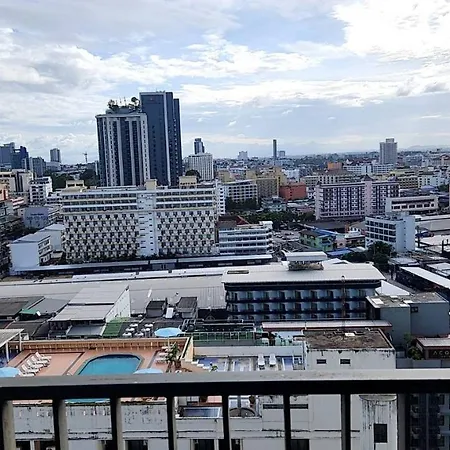 Aparthotel Base *