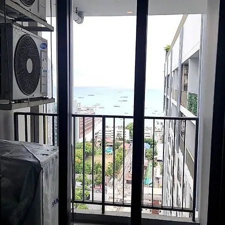 Aparthotel Base *