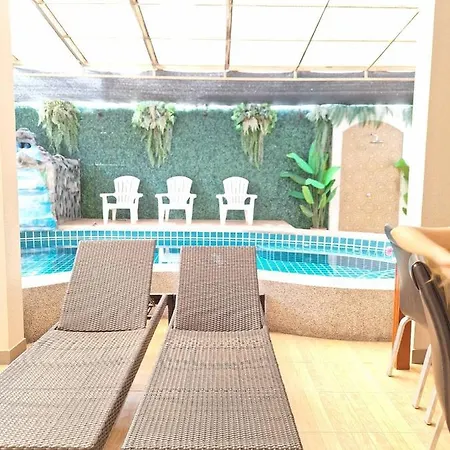 Lagoon 5 Bedroom Pool