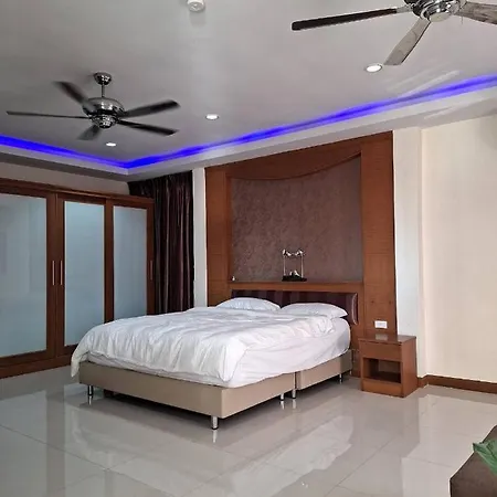 Lagoon 5 Bedroom Pool