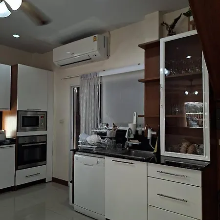 Lagoon 5 Bedroom Pool Villa Pattaya