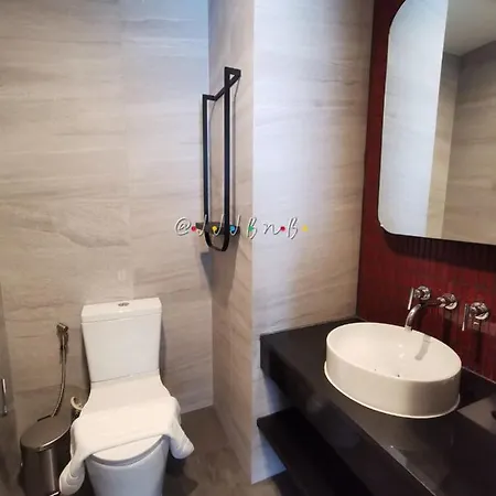 Edge By Jjj ที่พักพร้อมอาหารเช้า Pattaya