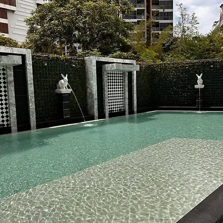 Arcadia Center Apartment *