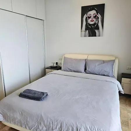 Posh-big Bed 1002 Apartment Pattaya