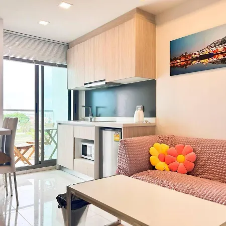 Apartment Arcadia 超大泳池 度假套房near Walking Street