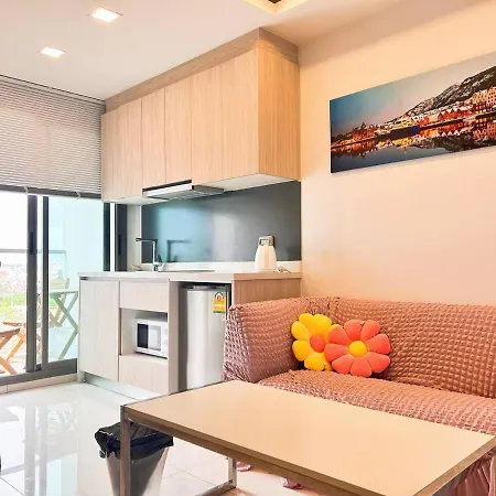 Arcadia 超大泳池 度假套房near Walking Street Apartment Pattaya